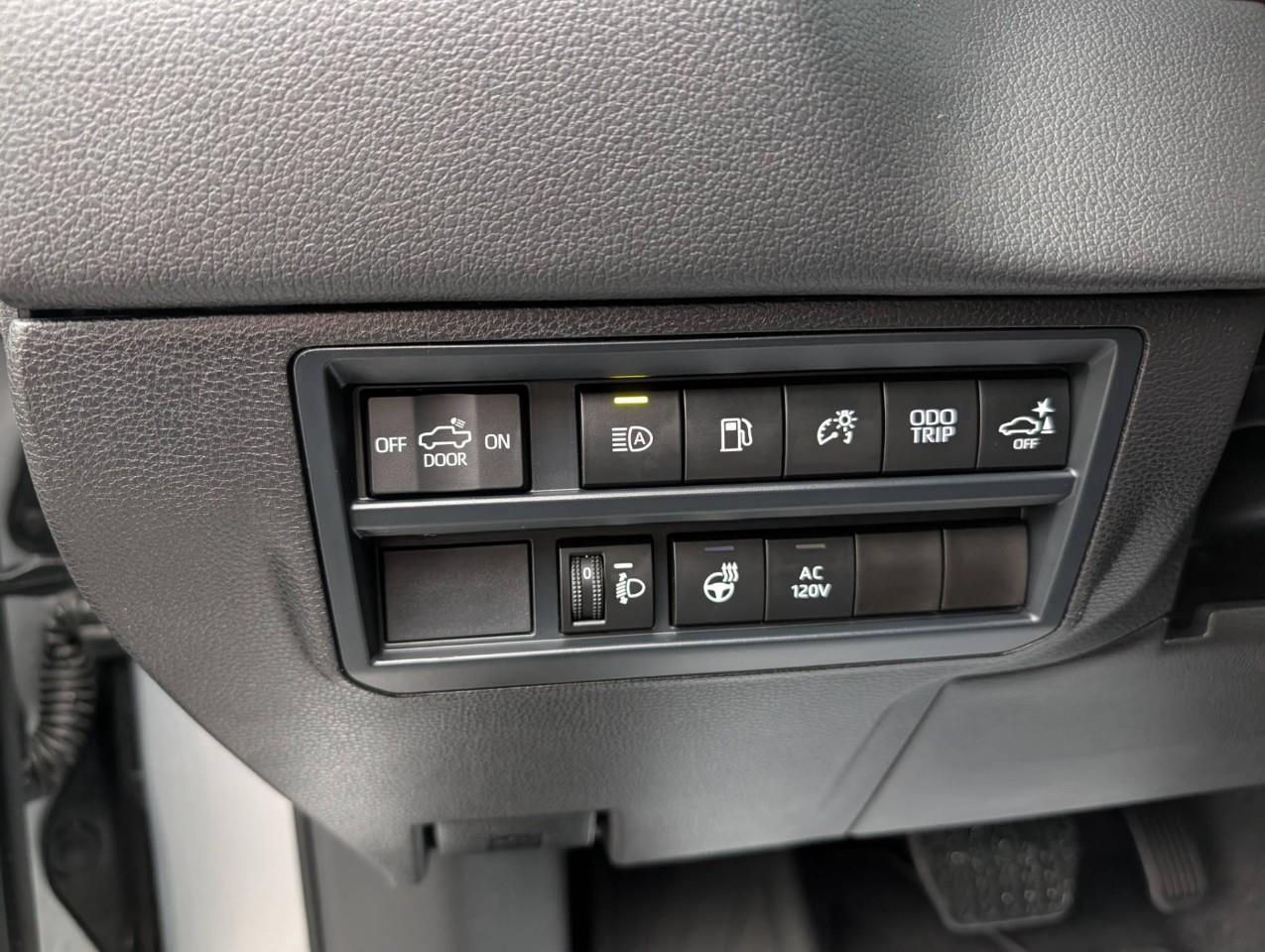 2025 Toyota Tundra Limited NO ACCIDENTS/ ONE OWNER Photo