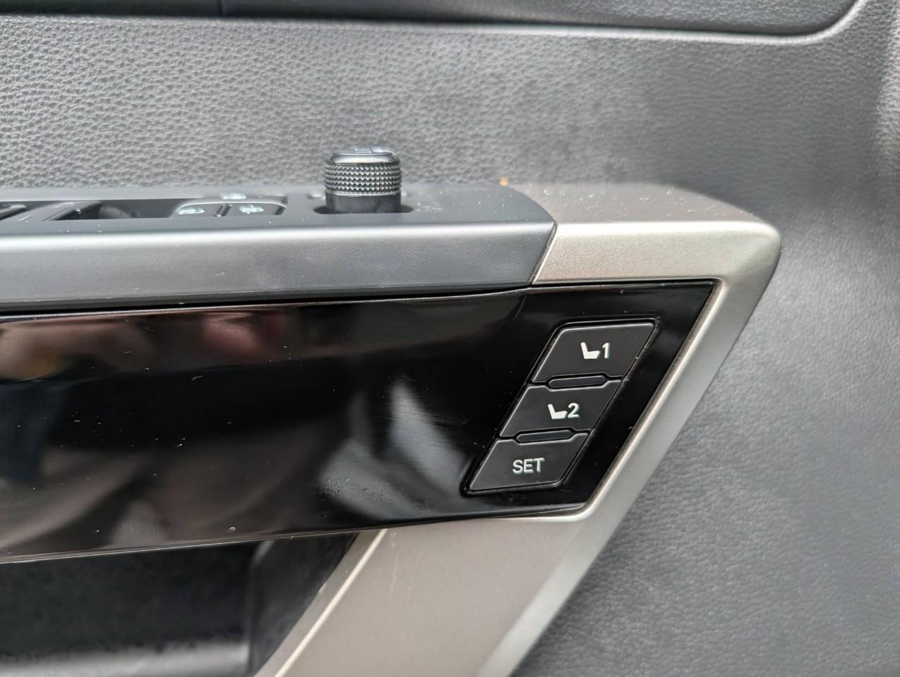 2025 Toyota Tundra Limited NO ACCIDENTS/ ONE OWNER Photo