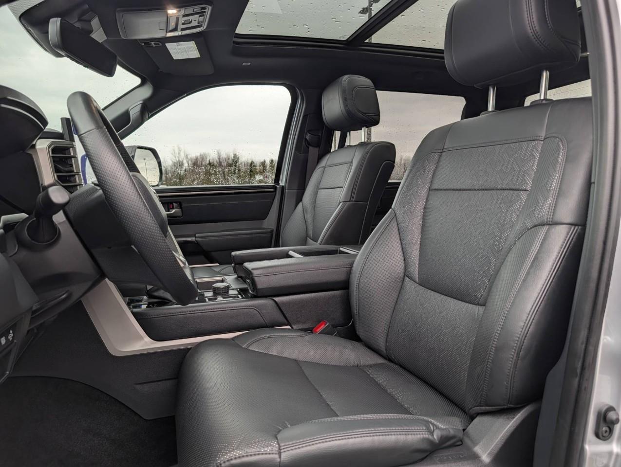 2025 Toyota Tundra Limited NO ACCIDENTS/ ONE OWNER Photo