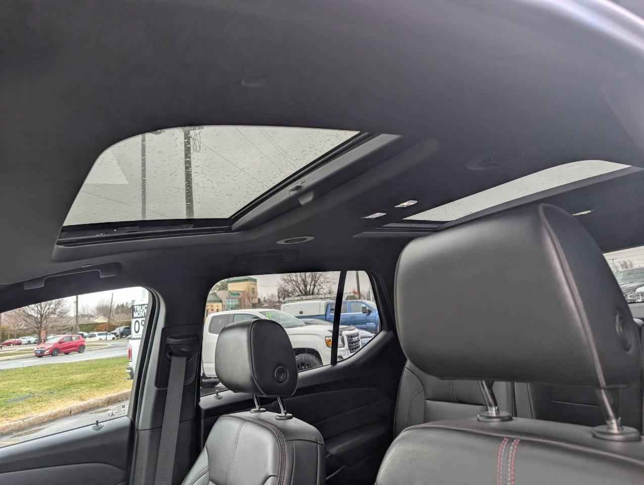 2022 Chevrolet Traverse AWD 4dr RS Photo