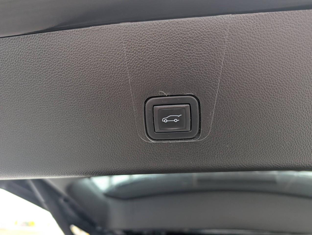 2022 Chevrolet Traverse AWD 4dr RS Photo