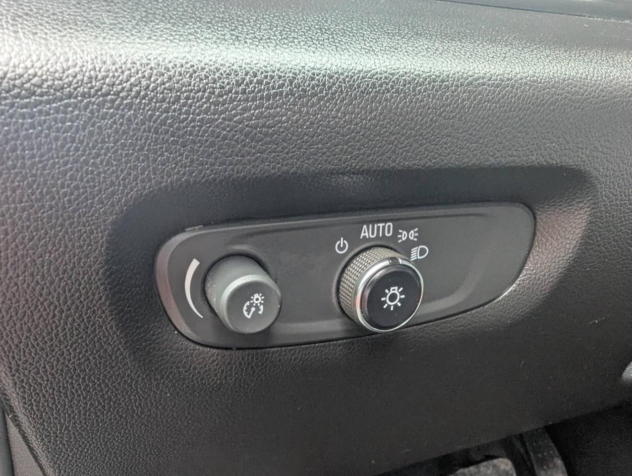 2022 Chevrolet Traverse AWD 4dr RS Photo