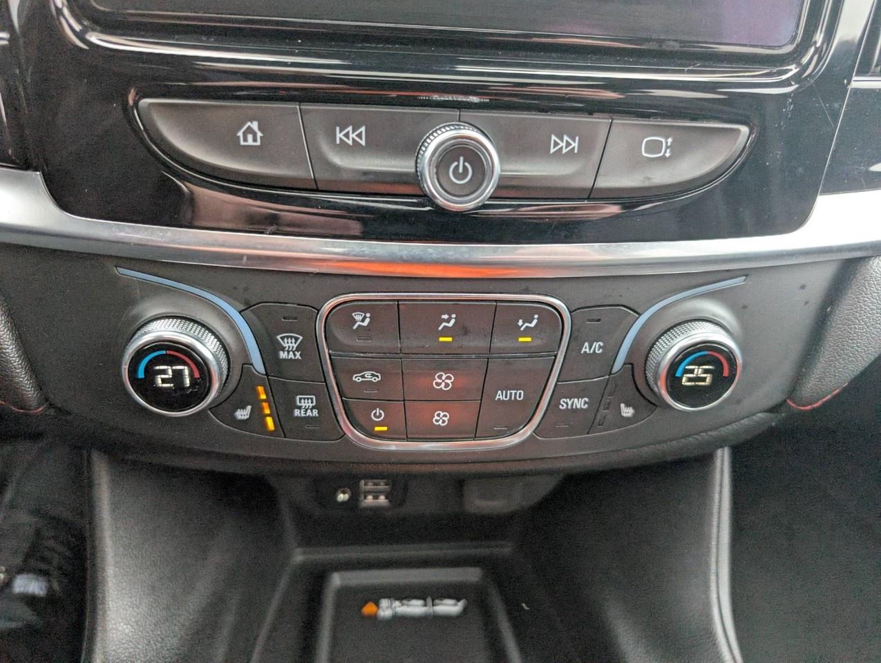 2022 Chevrolet Traverse AWD 4dr RS Photo