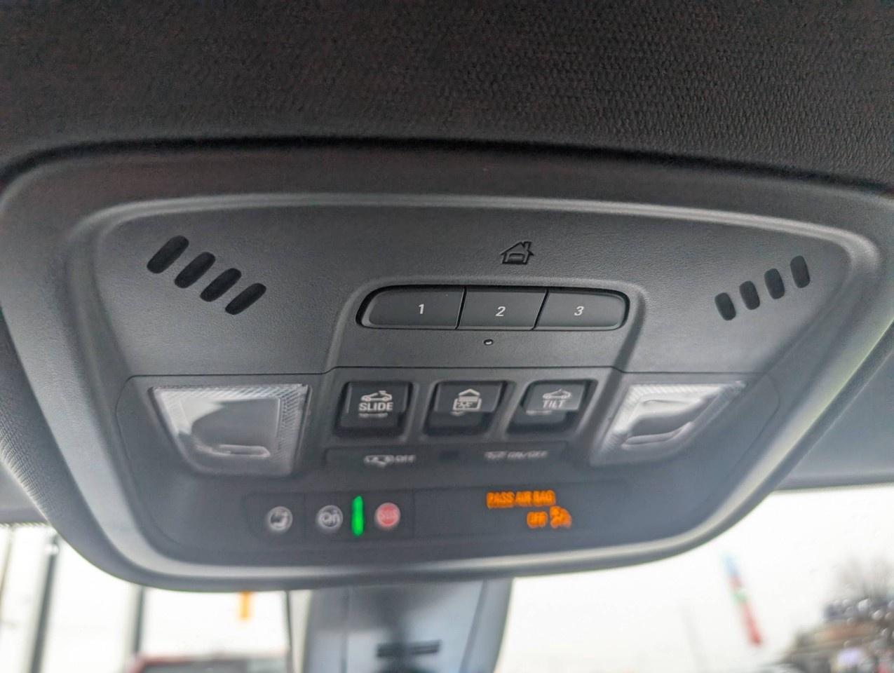 2022 Chevrolet Traverse AWD 4dr RS Photo