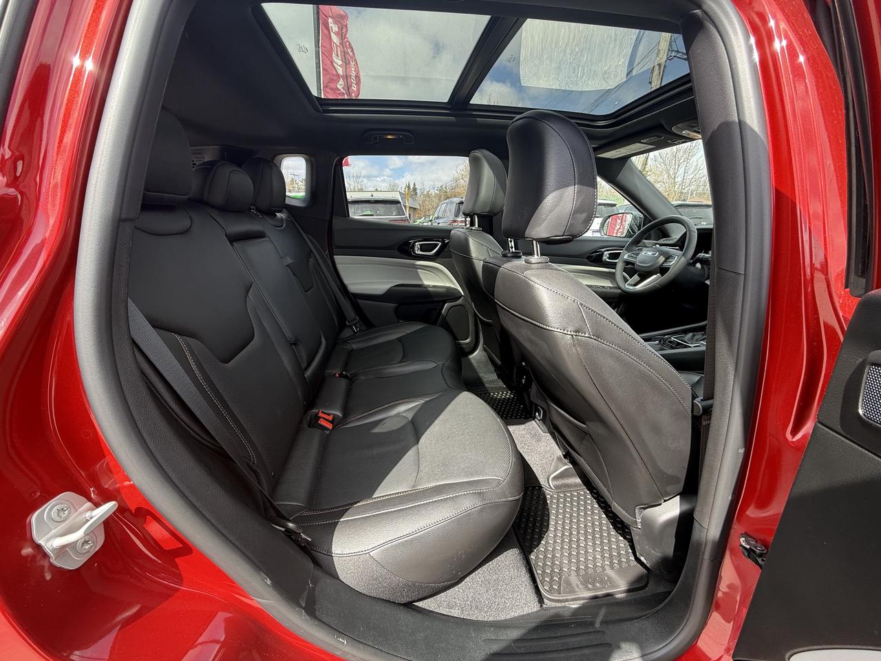 2024 Jeep Compass Limited 4x4 - Pano Sunroof - Alpine Sound Photo