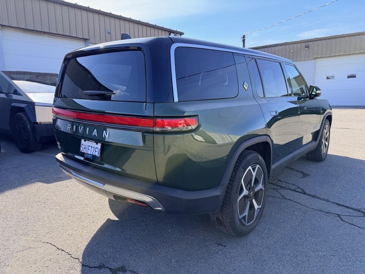 2024 Rivian R1S PERFORMANCE DUAL LARGE ADVENTURE PACKAGE - LOADED Photo
