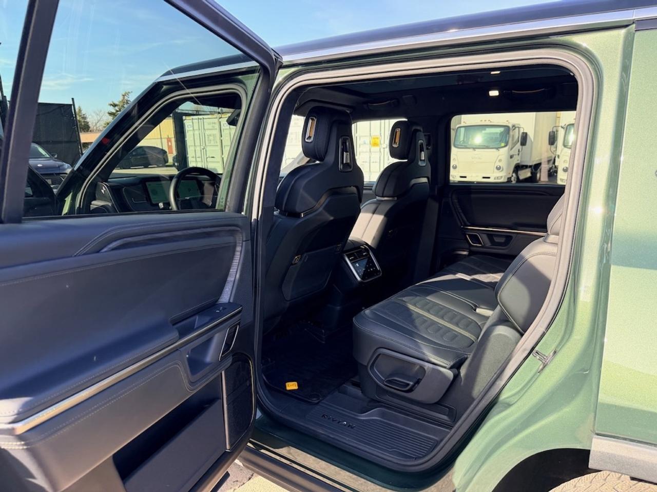 2024 Rivian R1S PERFORMANCE DUAL LARGE ADVENTURE PACKAGE - LOADED Photo