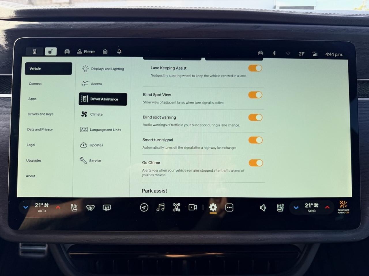 2024 Rivian R1S PERFORMANCE DUAL LARGE ADVENTURE PACKAGE - LOADED Photo
