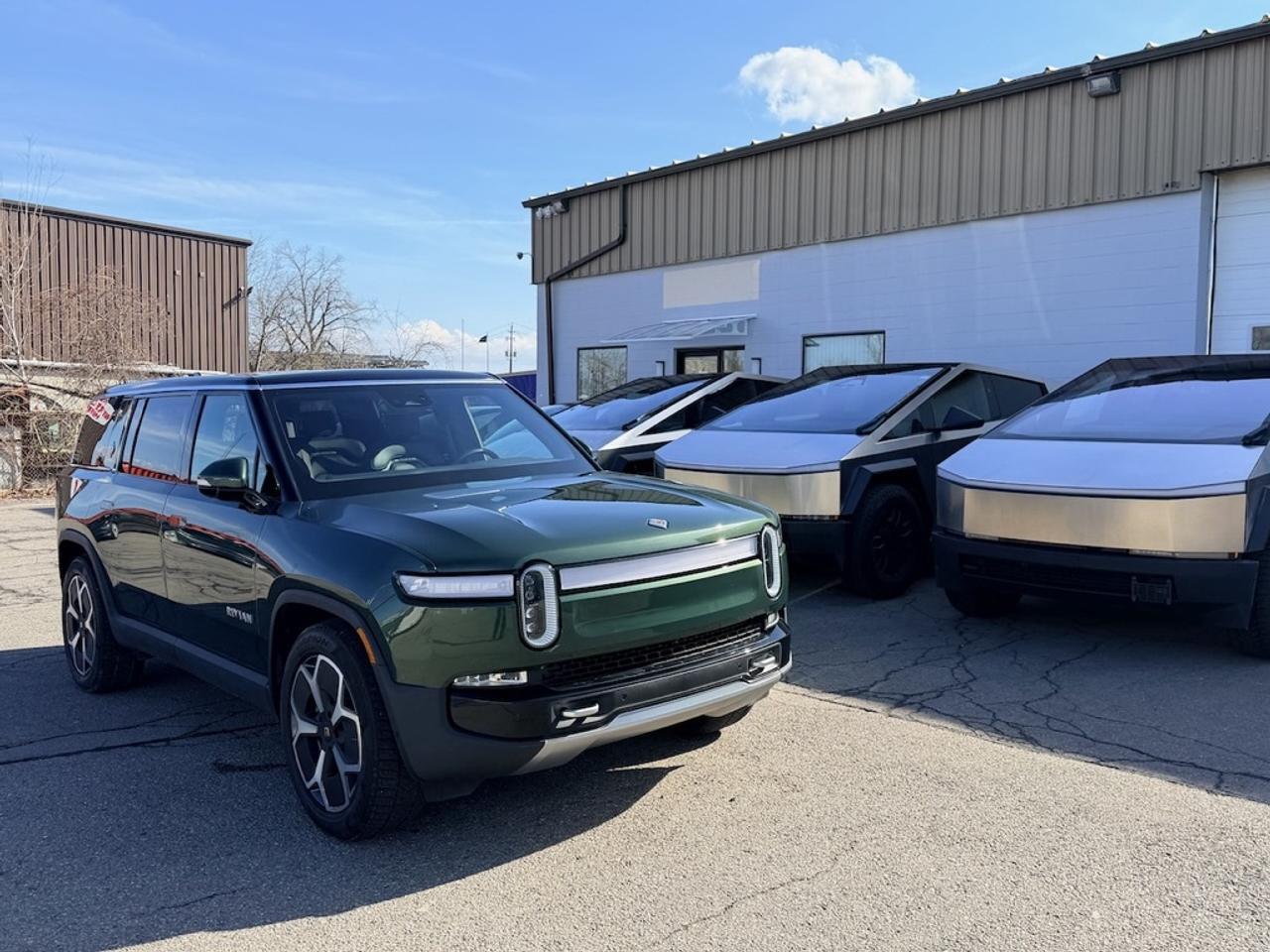 2024 Rivian R1S PERFORMANCE DUAL LARGE ADVENTURE PACKAGE - LOADED Photo