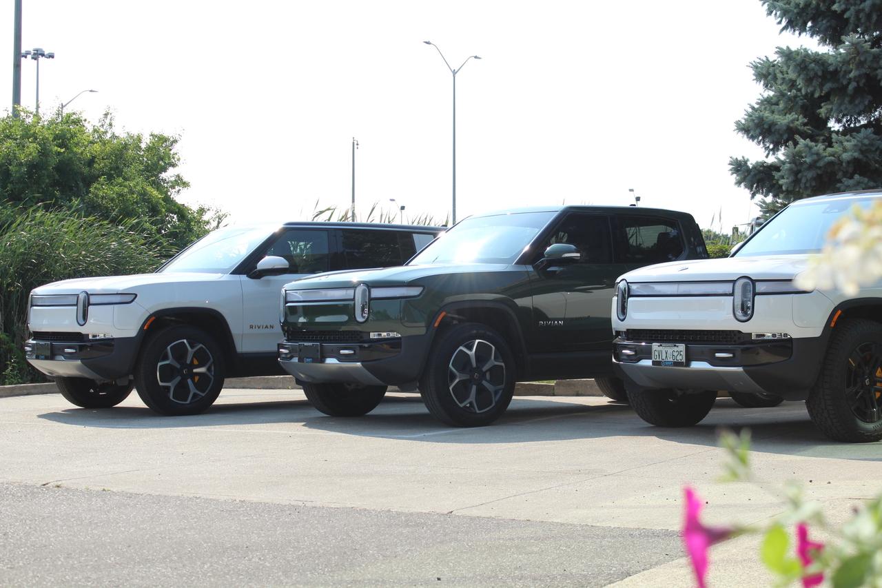 2024 Rivian R1S PERFORMANCE DUAL LARGE ADVENTURE PACKAGE - LOADED Photo