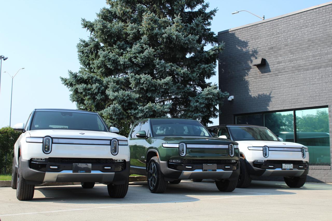 2024 Rivian R1S PERFORMANCE DUAL LARGE ADVENTURE PACKAGE - LOADED Photo