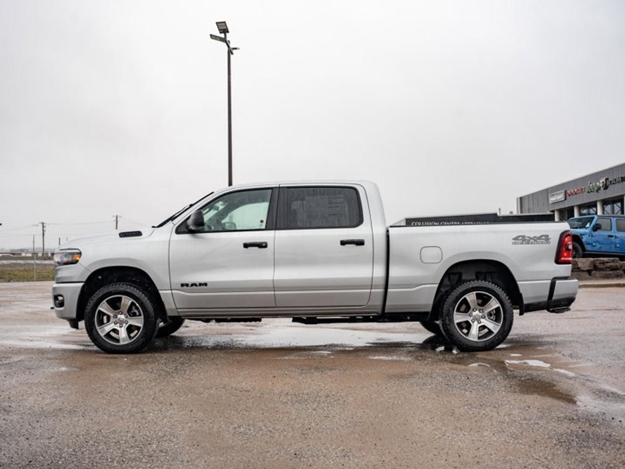 2026 RAM 1500 Express Photo4