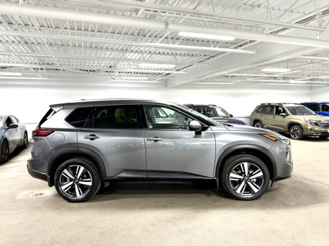 2024 Nissan Rogue SL, PRO-PILOT, LEATHER, GOOGLE MAPS, REMOTE START Photo