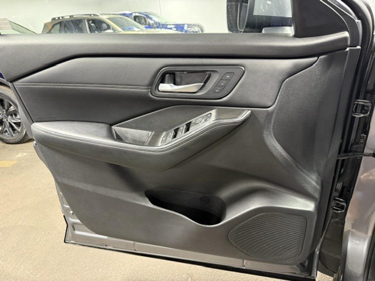 2024 Nissan Rogue SL, PRO-PILOT, LEATHER, GOOGLE MAPS, REMOTE START Photo