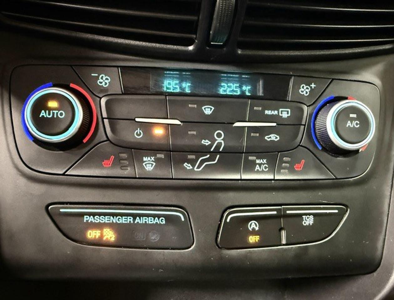 2019 Ford Escape SE 4WD, APPLE CARPLAY, XM RADIO, BACK UP, CLIMATE Photo