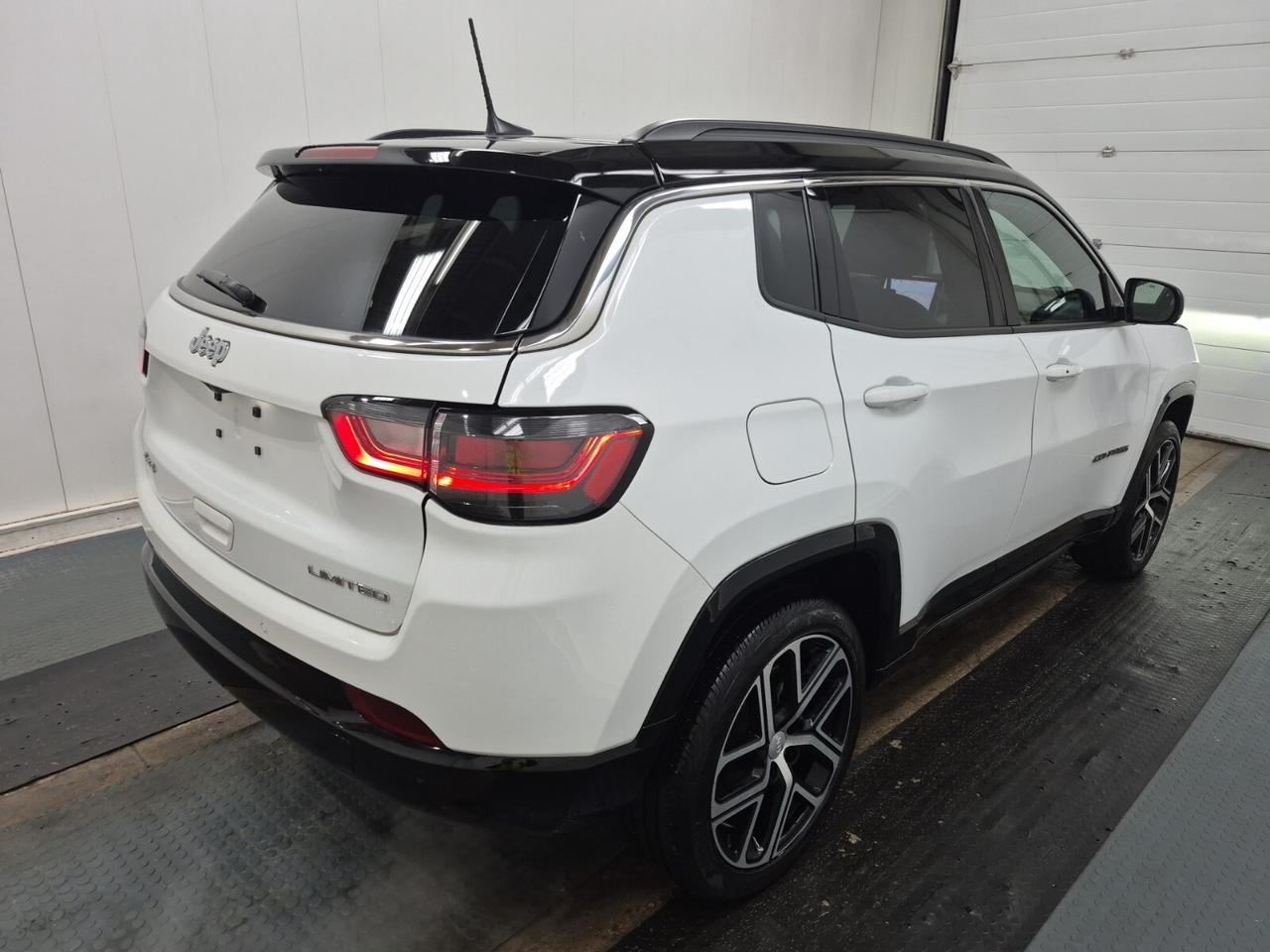 2024 Jeep Compass Limited   ELITE EXTERIOR GROUP   PANO ROOF   ALPIN Photo