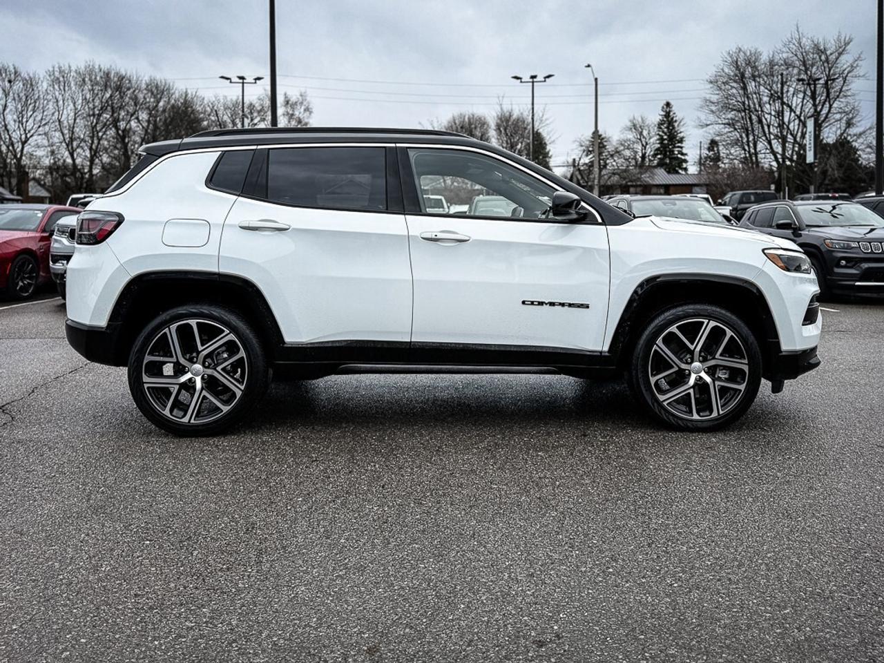 2024 Jeep Compass Limited   ELITE EXTERIOR GROUP   PANO ROOF   ALPIN Photo