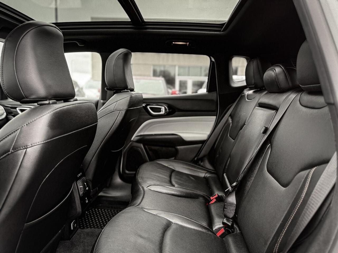 2024 Jeep Compass Limited   ELITE EXTERIOR GROUP   PANO ROOF   ALPIN Photo