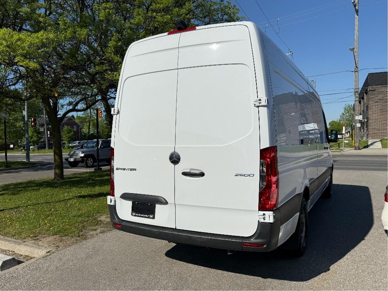2023 Mercedes-Benz Sprinter Cargo Van GAS 2500 170LongWheelBase Warranty Certified LowKM Photo2