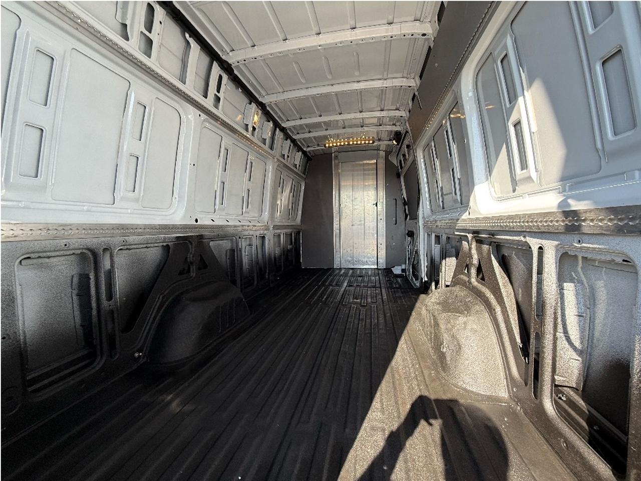 2023 Mercedes-Benz Sprinter Cargo Van GAS 2500 170LongWheelBase Warranty Certified LowKM Photo