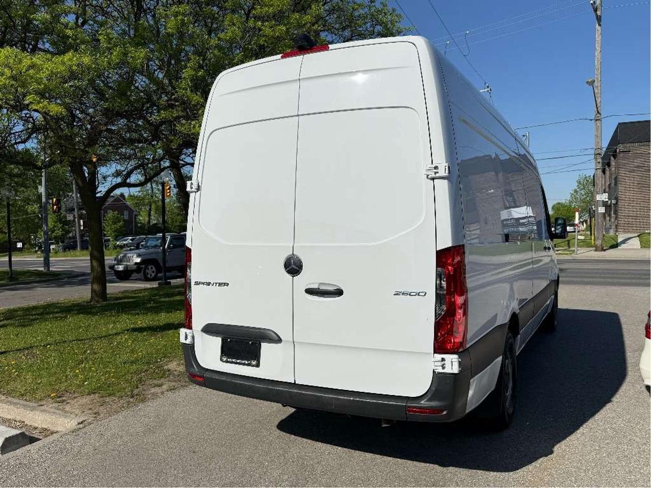 2023 Mercedes-Benz Sprinter GAS 2500 170LongWheelBase Warranty Certified LowKM Photo2