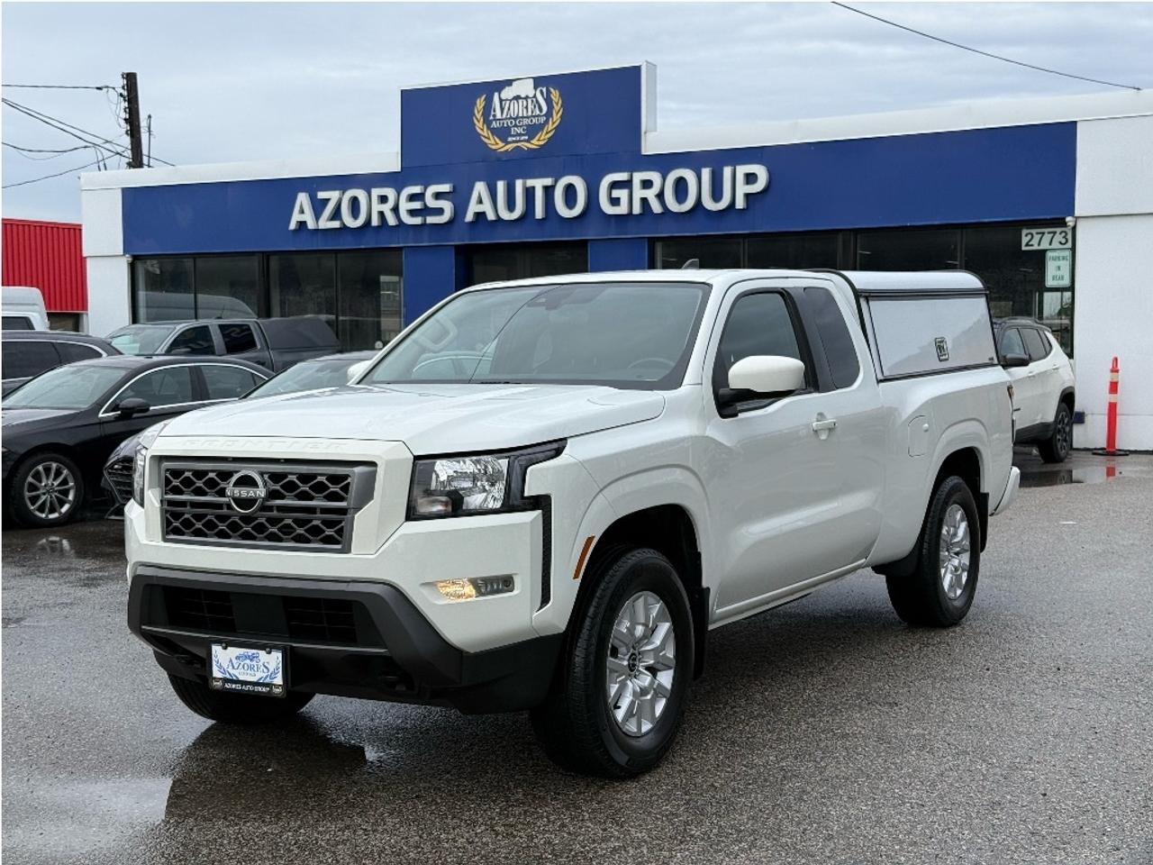 2023 Nissan Frontier SV 4x4 TruckCap CleanCarfax Certified Warranty Photo0