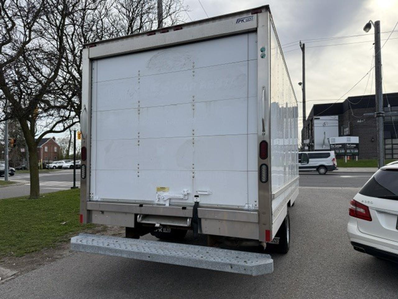 2019 Chevrolet Express 3500 16 Foot Box Roll Off Ramp Certified Low KM Photo
