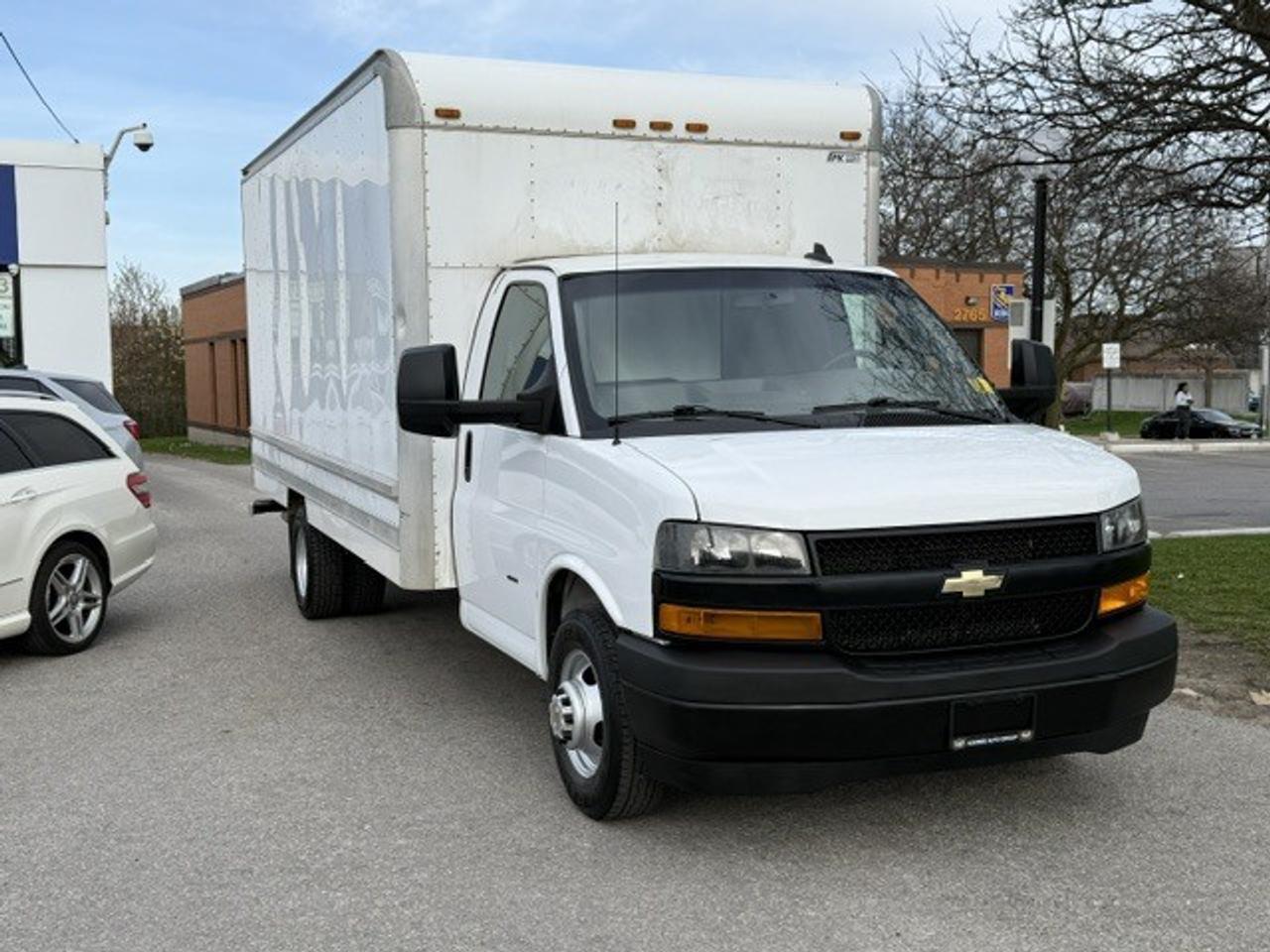 2019 Chevrolet Express 3500 16 Foot Box Roll Off Ramp Certified Low KM Photo