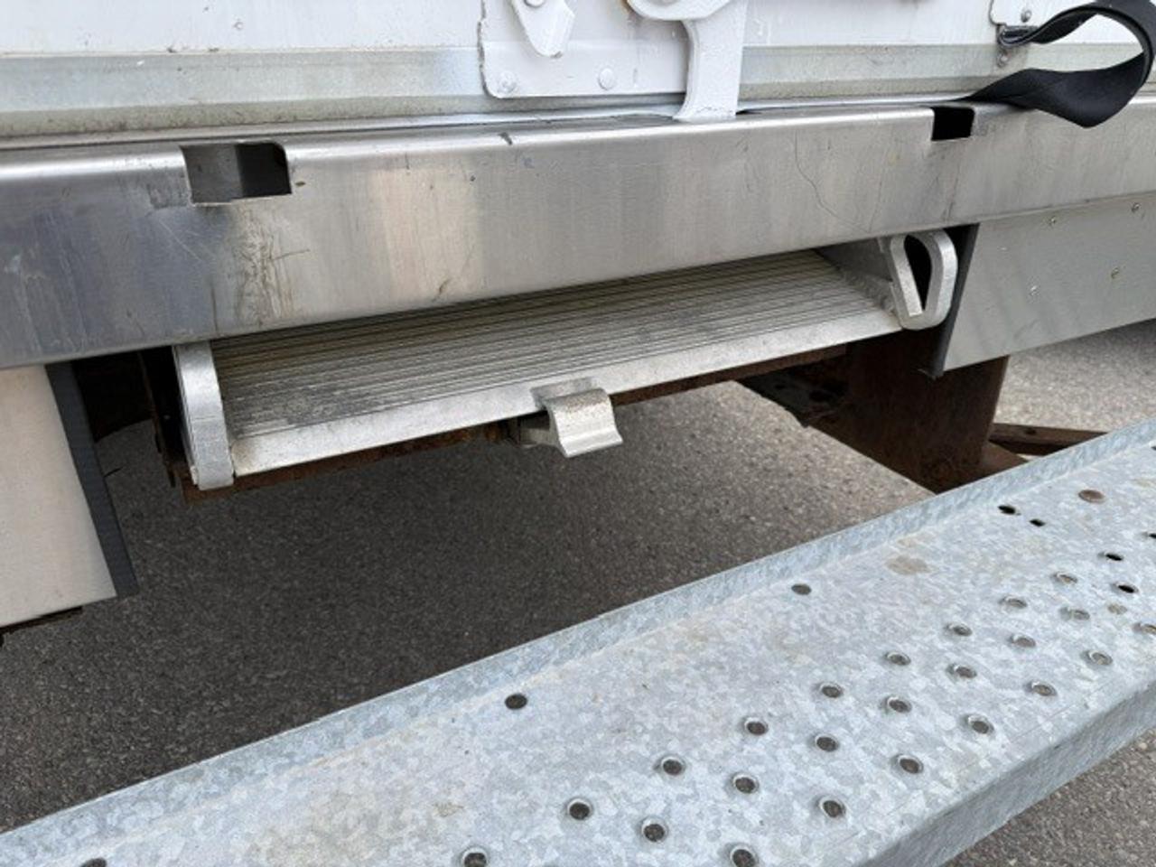 2019 Chevrolet Express 3500 16 Foot Box Roll Off Ramp Certified Low KM Photo
