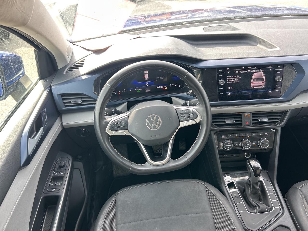 2024 Volkswagen Taos COMFORTLINE, SUNROOF, REMOTE START, BACK UP CAM! Photo