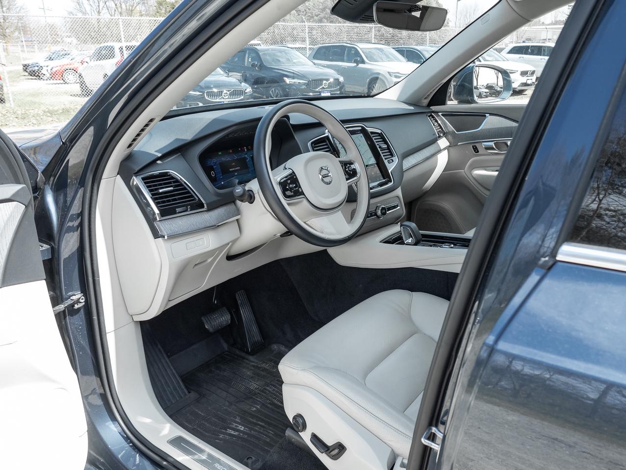 2024 Volvo XC90 Recharge T8 eAWD PLUG IN HYBRID PLUS 7-Seater OFF LEASE CPO Photo