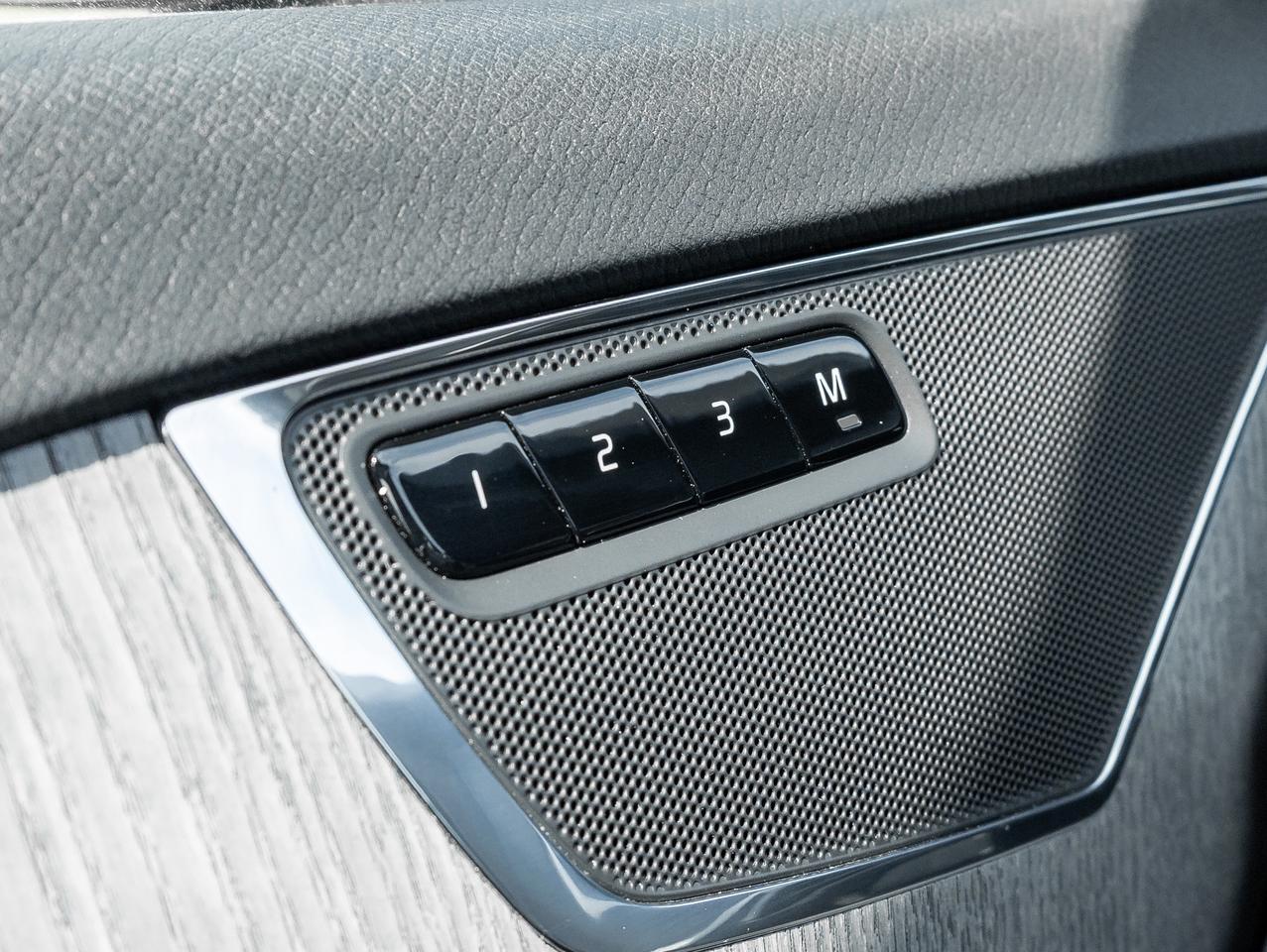 2024 Volvo XC90 Recharge T8 eAWD PLUG IN HYBRID PLUS 7-Seater OFF LEASE CPO Photo