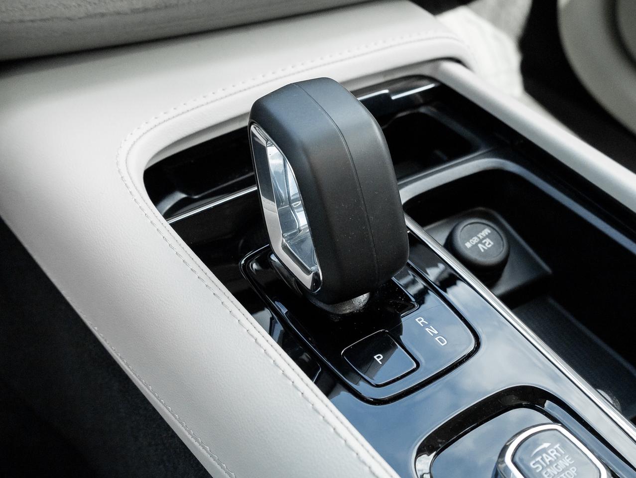 2024 Volvo XC90 Recharge T8 eAWD PLUG IN HYBRID PLUS 7-Seater OFF LEASE CPO Photo