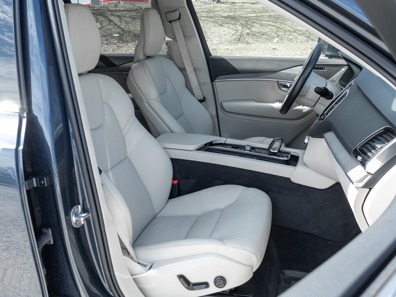 2024 Volvo XC90 Recharge T8 eAWD PLUG IN HYBRID PLUS 7-Seater OFF LEASE CPO Photo