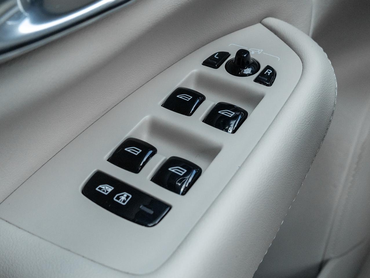2024 Volvo XC90 Hybrid T8 eAWD PLUG IN HYBRID PLUS 7-Seater OFF LEASE CPO Photo