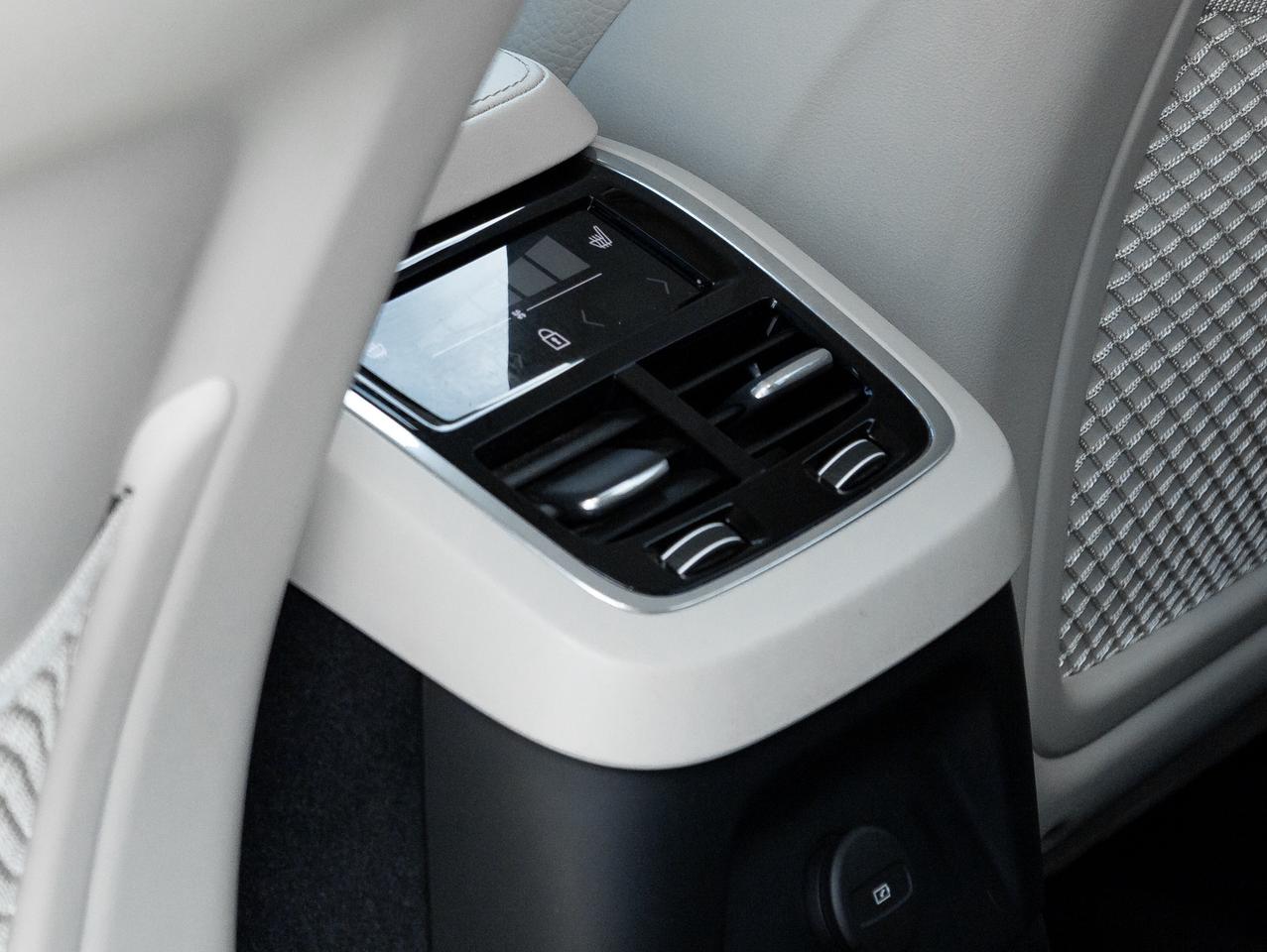 2024 Volvo XC90 Hybrid T8 eAWD PLUG IN HYBRID PLUS 7-Seater OFF LEASE CPO Photo