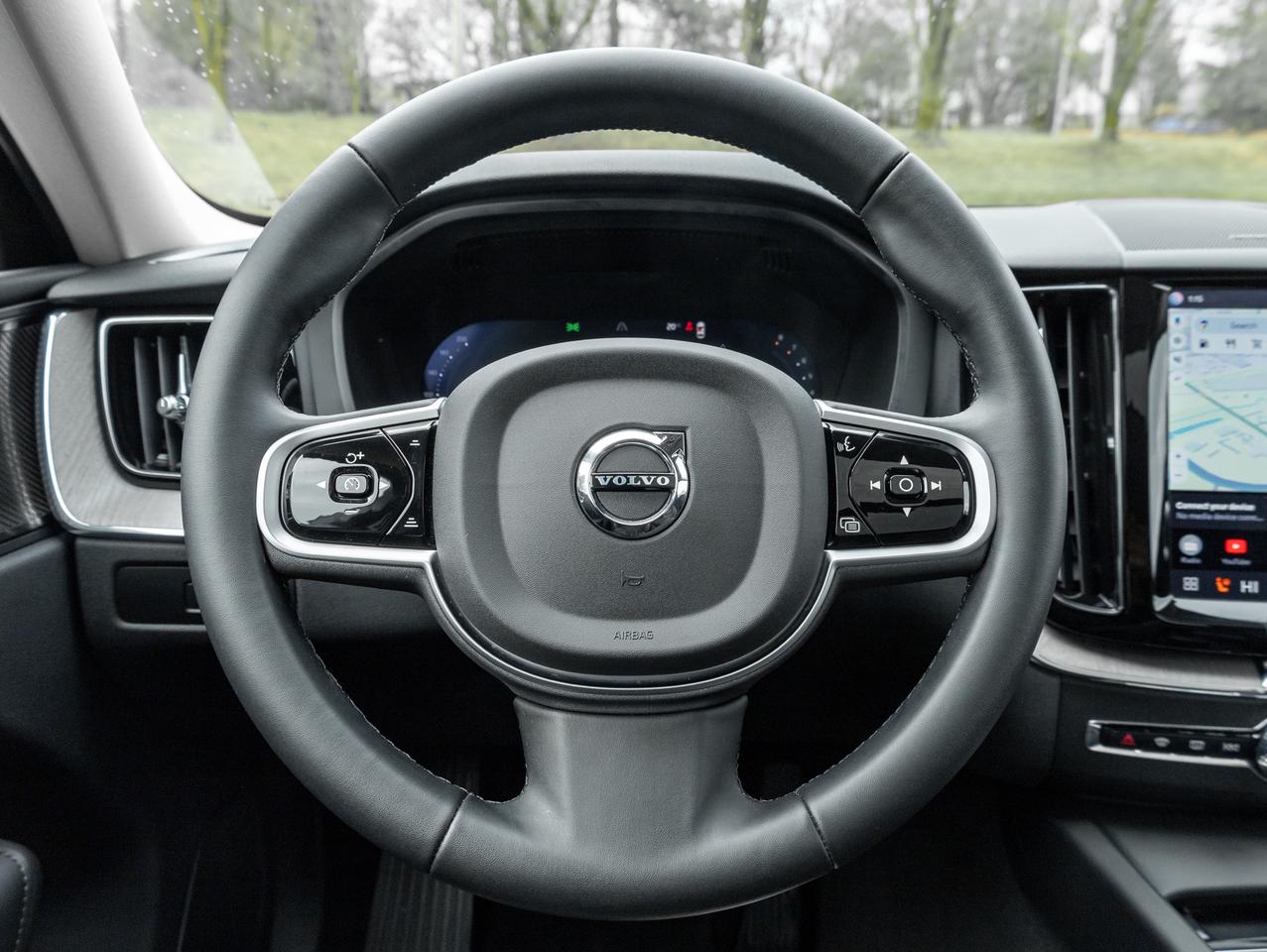 2025 Volvo XC60 B5 AWD PLUS  HARMAN KARDON  20" ALLOY WHEELS  CPO Photo