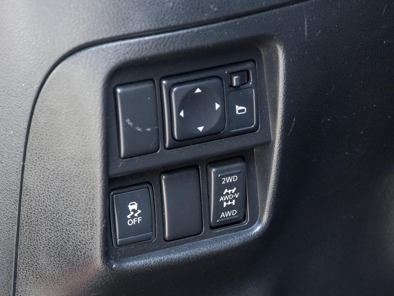 2013 Nissan Juke CVT SV AWD Photo