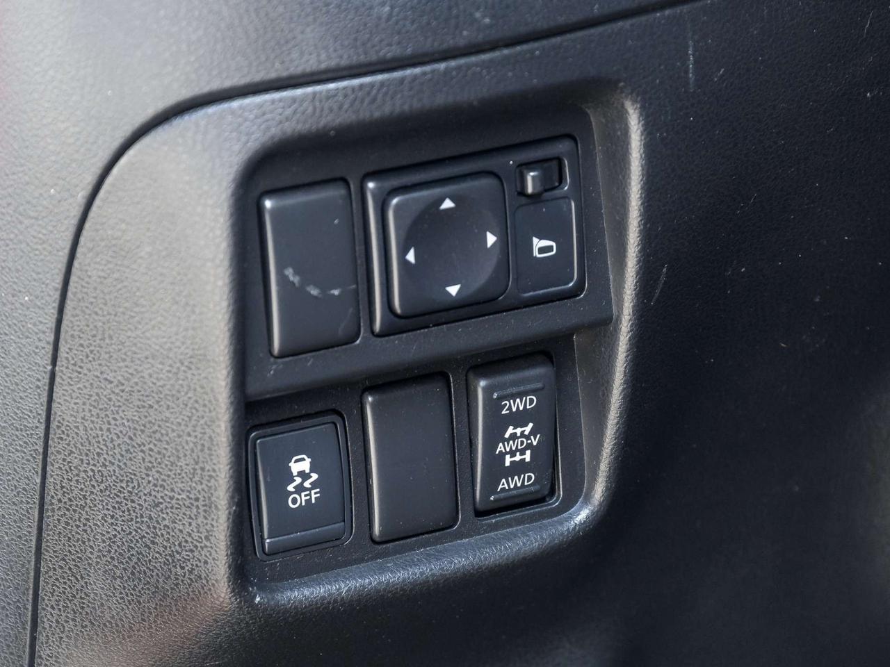 2013 Nissan Juke CVT SV AWD Photo