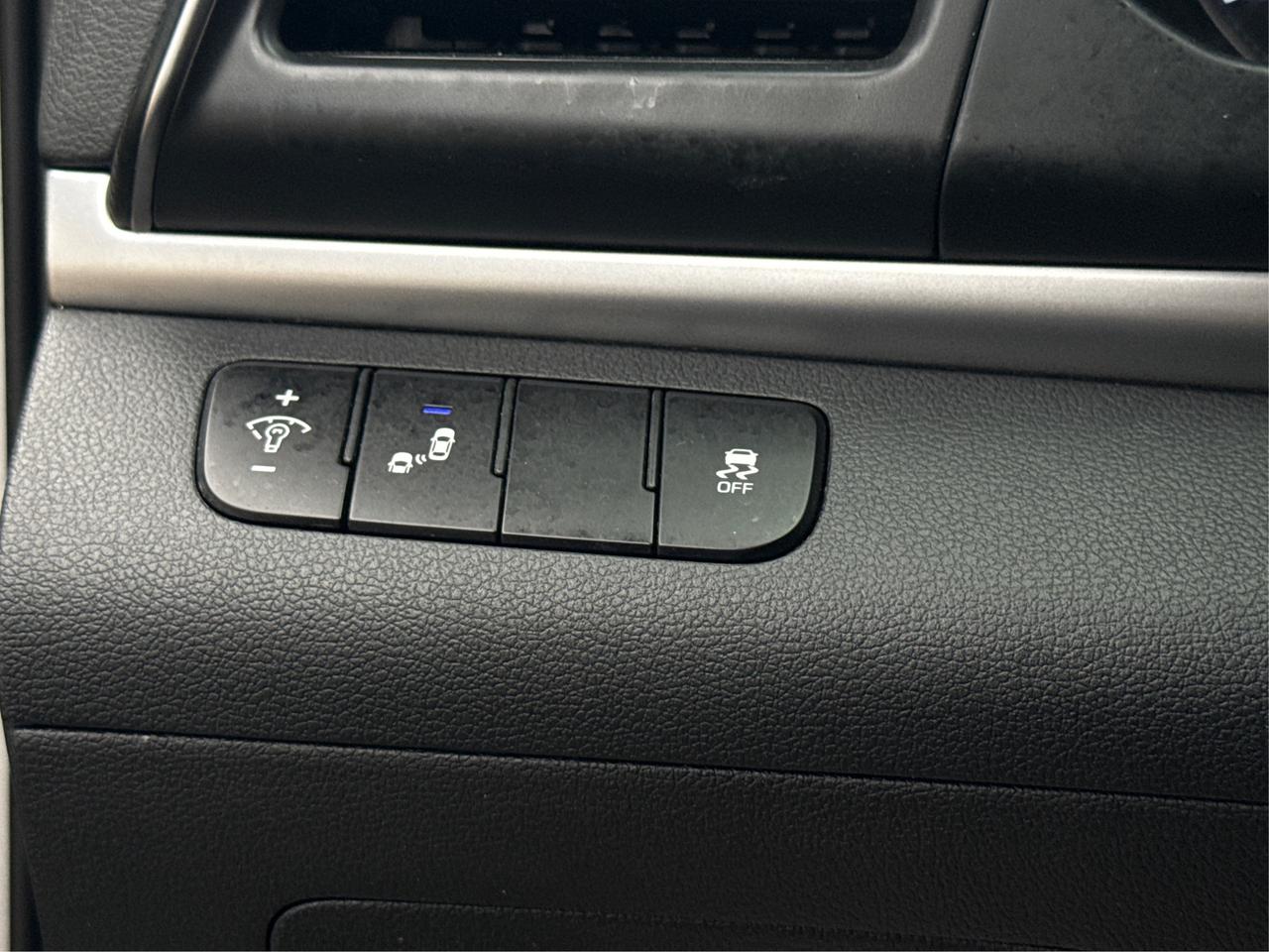 2020 Hyundai Elantra LEATHER SUNROOF PWR SEAT WE FINANCE ALL CREDIT! Photo