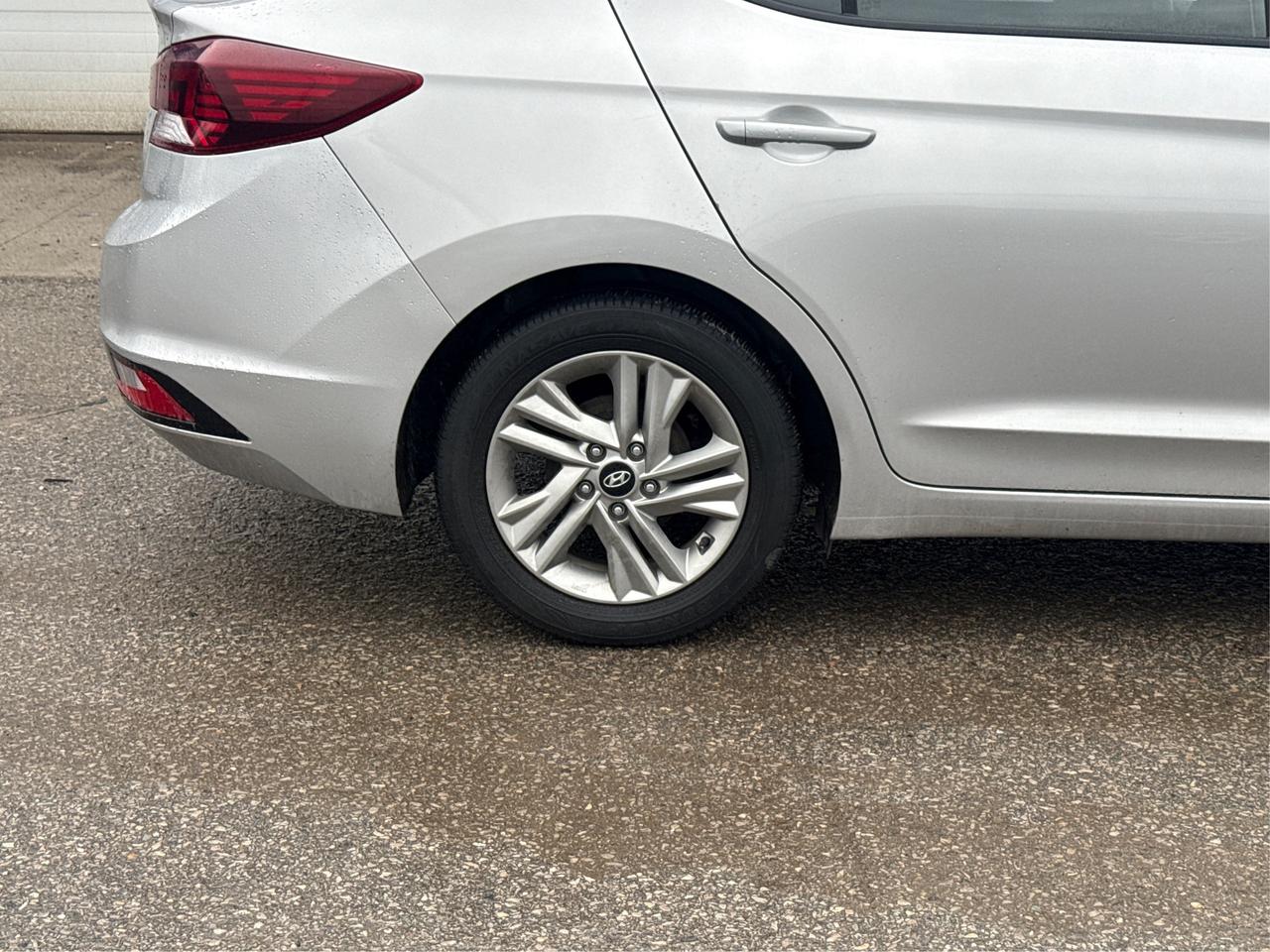 2020 Hyundai Elantra LEATHER SUNROOF PWR SEAT WE FINANCE ALL CREDIT! Photo