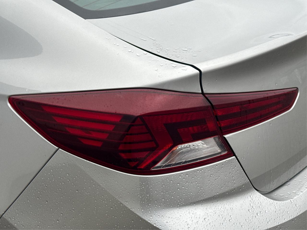 2020 Hyundai Elantra LEATHER SUNROOF PWR SEAT WE FINANCE ALL CREDIT! Photo