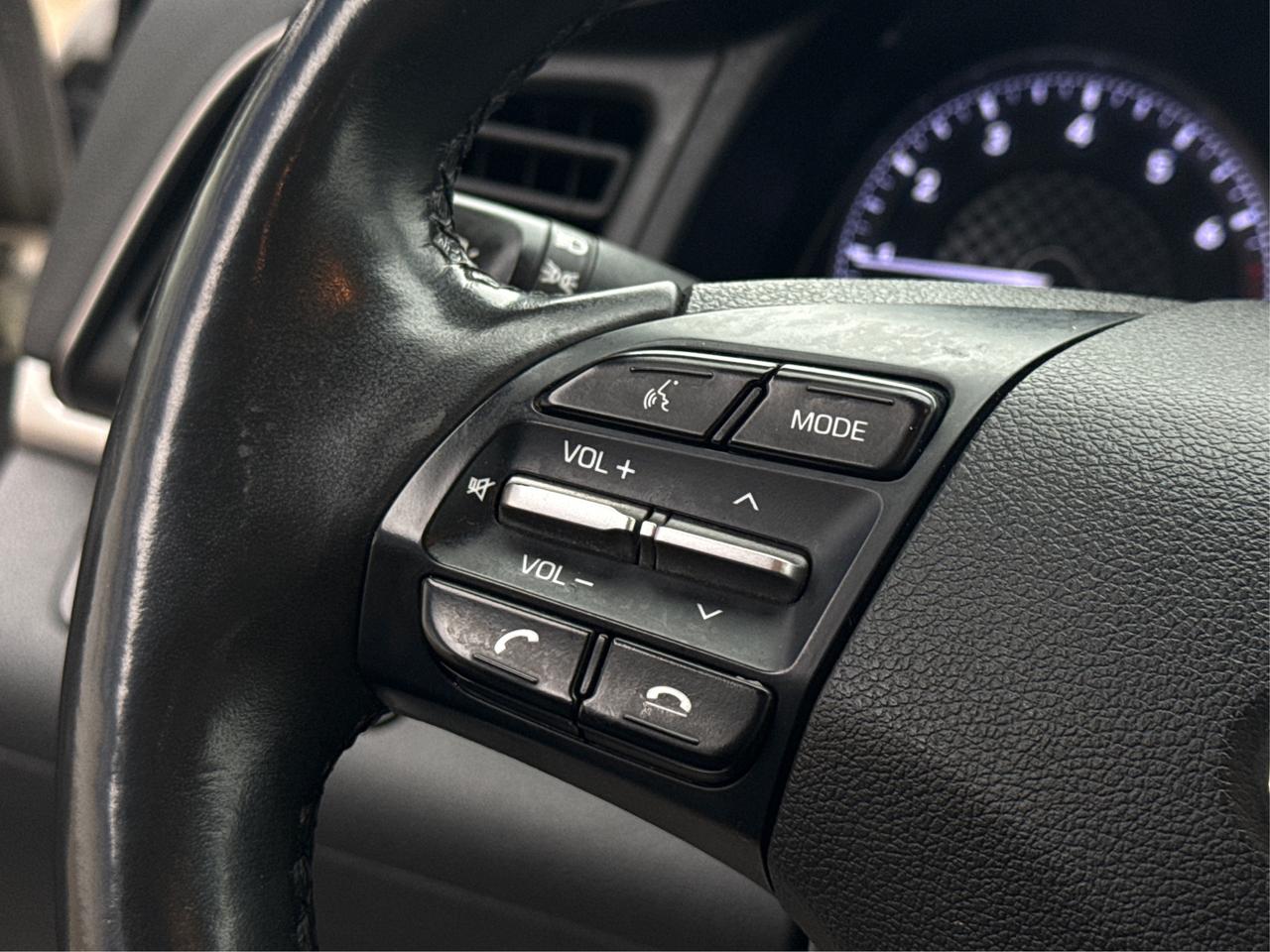 2020 Hyundai Elantra LEATHER SUNROOF PWR SEAT WE FINANCE ALL CREDIT! Photo