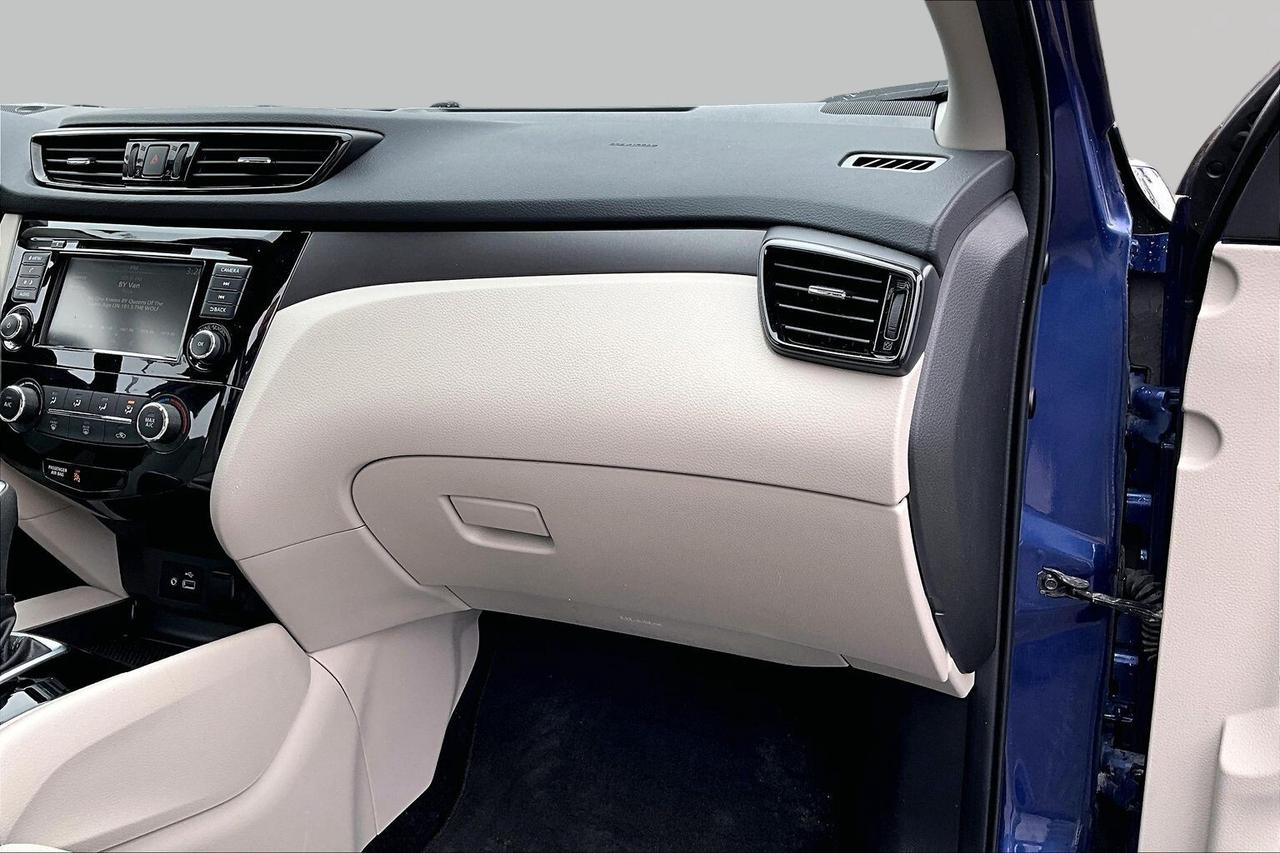 2021 Nissan Qashqai S   HEATED SEATS   BLIND SPOT ALERT   CARPLAY Photo