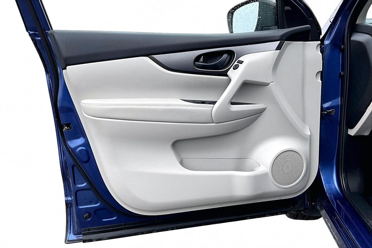 2021 Nissan Qashqai S   HEATED SEATS   BLIND SPOT ALERT   CARPLAY Photo