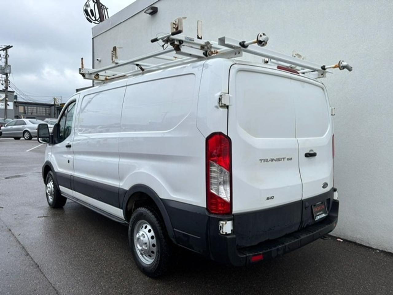 2021 Ford Transit Cargo Van T-150 AWD LADDER RACK-DIVIDER-CAMERA-NEW TIRES!!! Photo