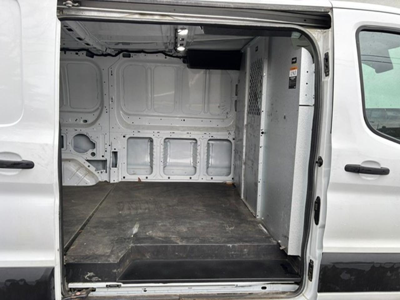 2021 Ford Transit Cargo Van T-150 AWD LADDER RACK-DIVIDER-CAMERA-NEW TIRES!!! Photo