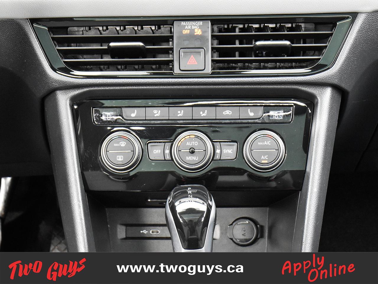 2024 Volkswagen Taos Comfortline FWD Panoroof Back Up Camera Photo