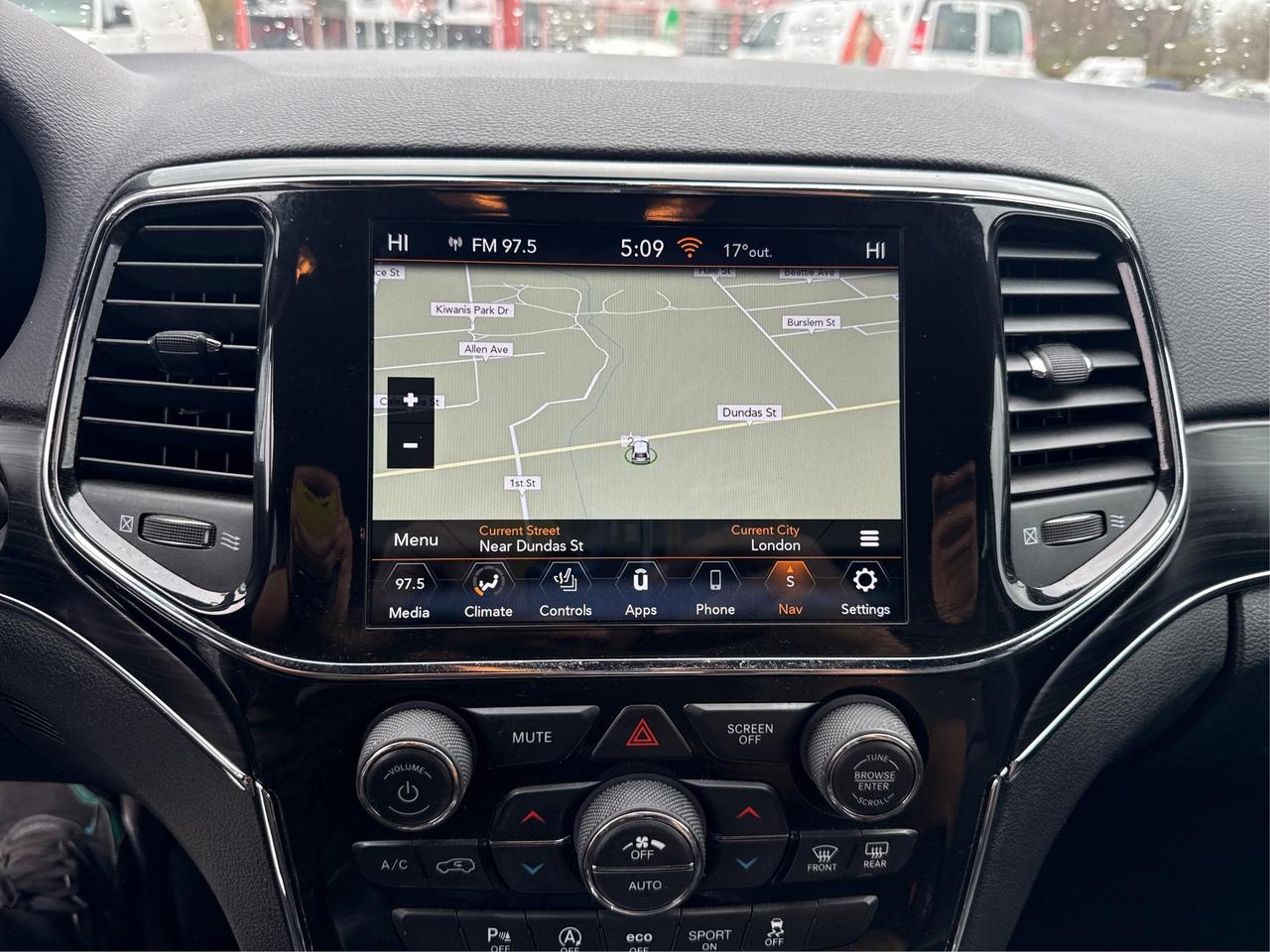 2021 Jeep Grand Cherokee AWD NAV LEATHER SUNROOF WE FINANCE ALL CREDIT! Photo