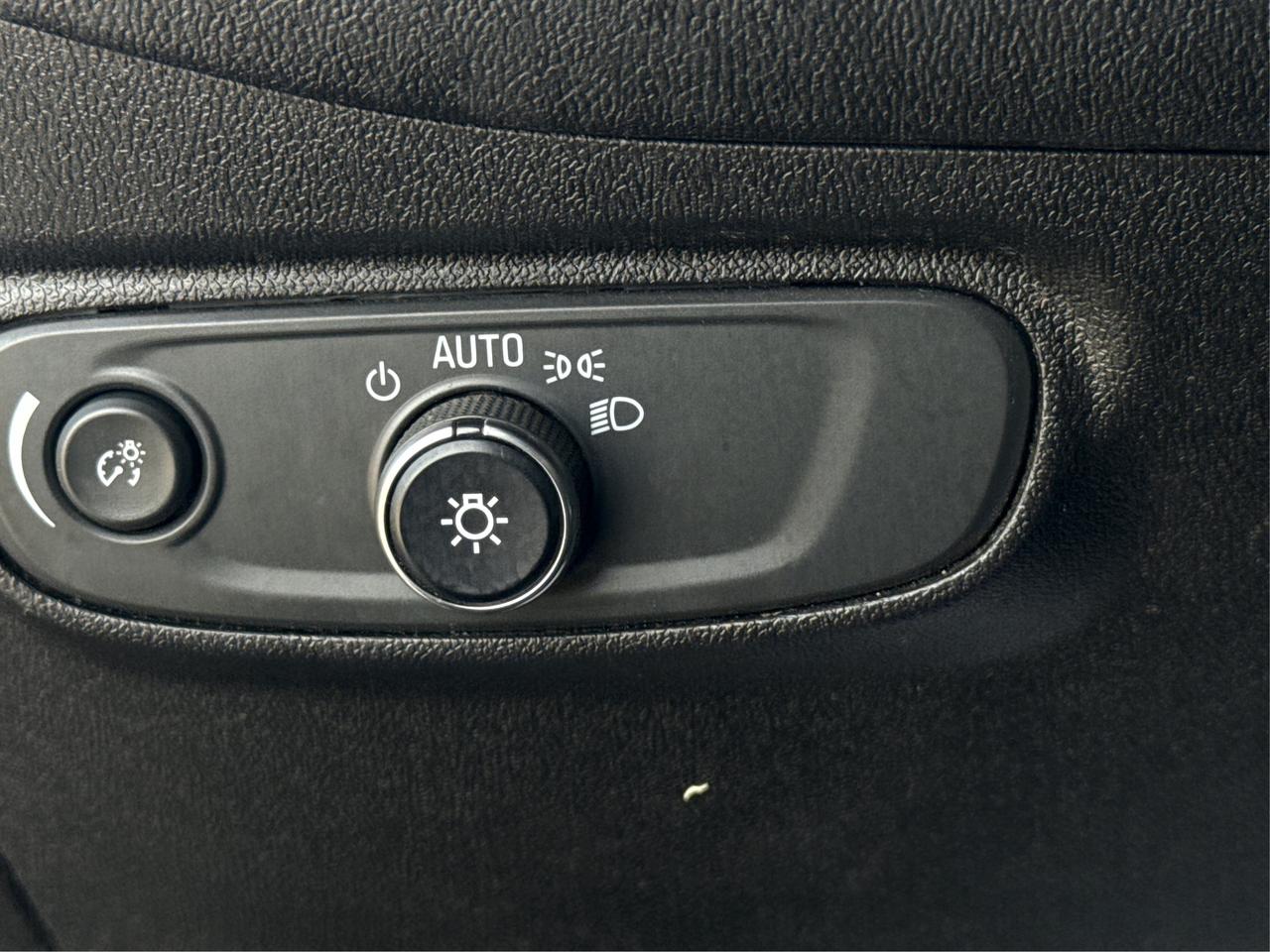 2019 Chevrolet Equinox FWD PWR SEAT REAR CAM WE FINANCE ALL CREDIT! Photo